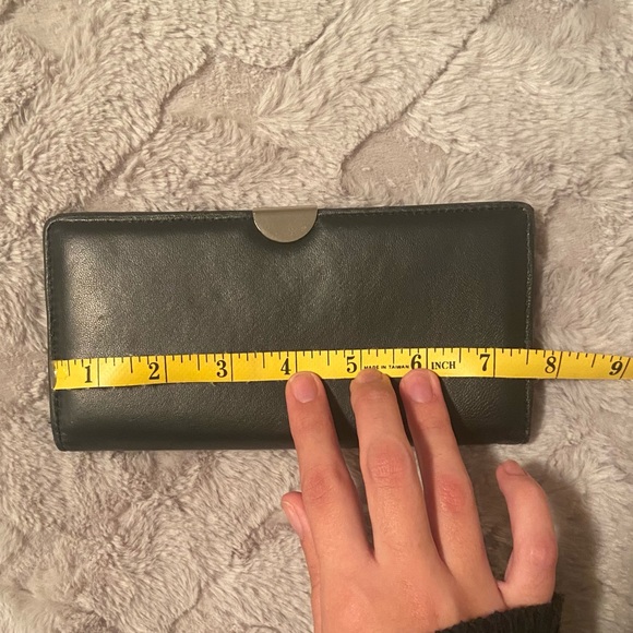 Bi-Fold Wallet with RIFD-Blocking Technology - Picture 6 of 6